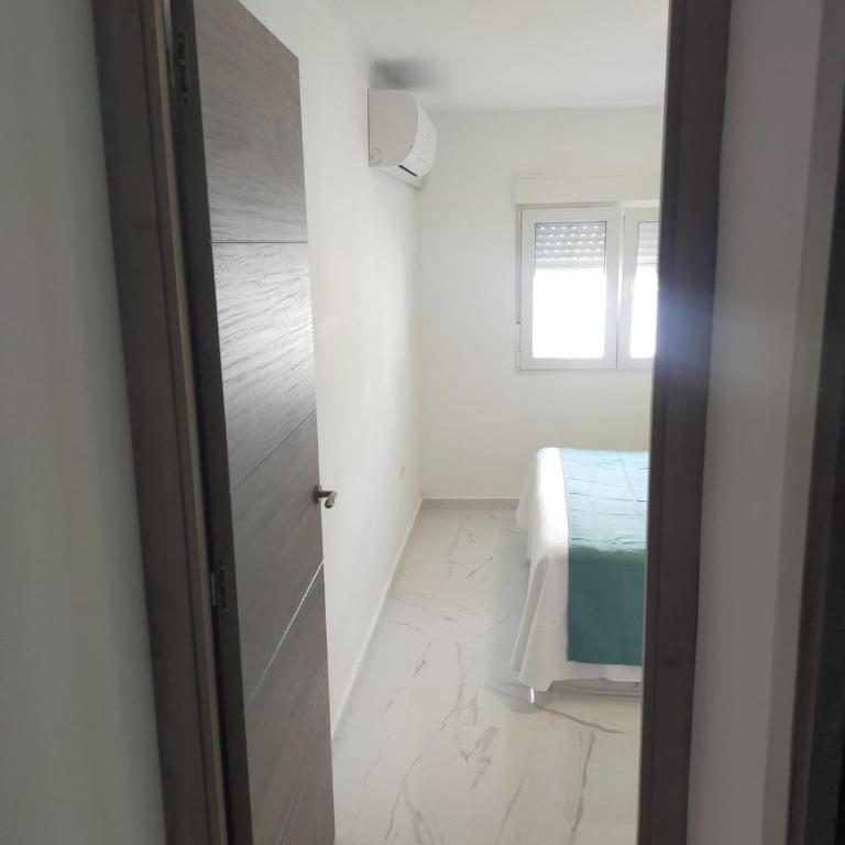 Family-Friendly 3BR Apartment in Salou Central, Near Beach - Three-Bedroom Apartment with Balcony - 18