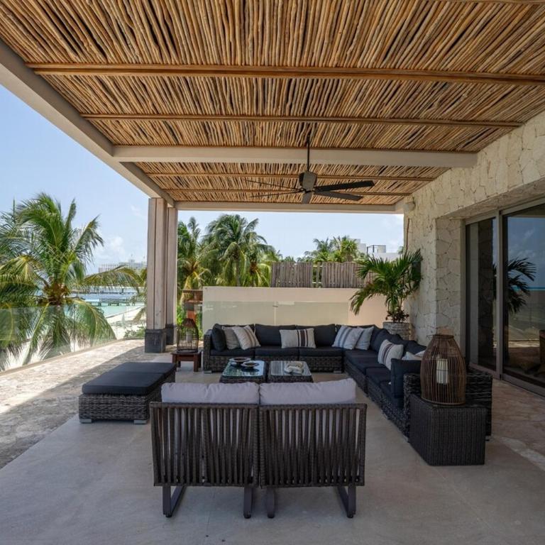 Luxury Beachfront Villa with Infinity Pool - Villa - 2