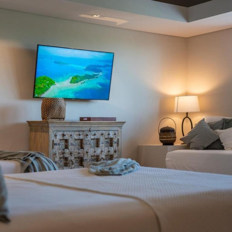 Luxury Beachfront Villa with Infinity Pool - Villa - 6