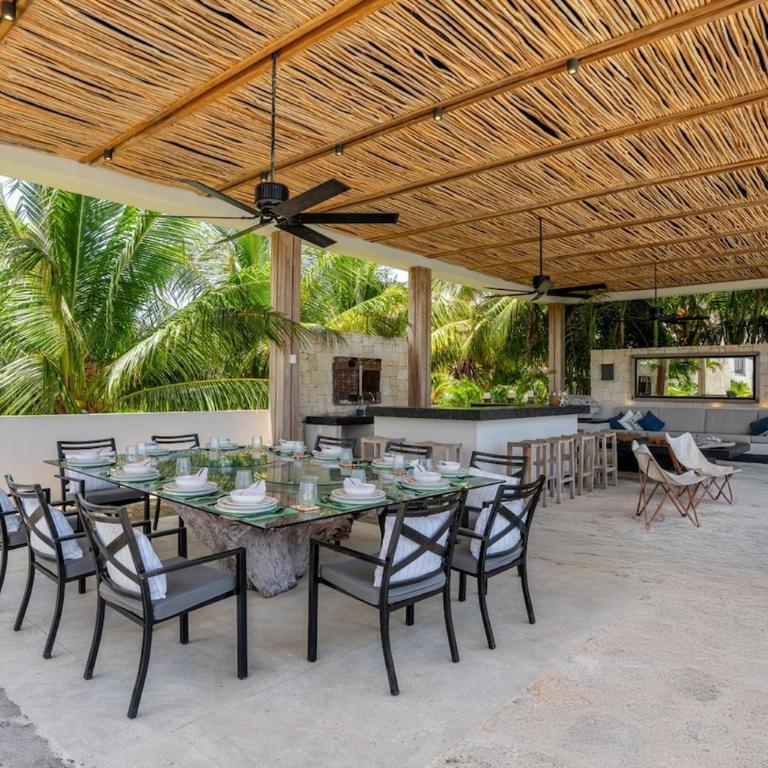 Luxury Beachfront Villa with Infinity Pool - Villa - 20