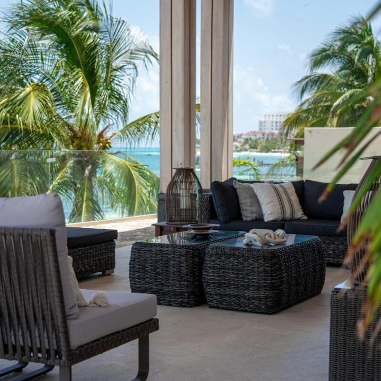 Luxury Beachfront Villa with Infinity Pool - Villa - 22