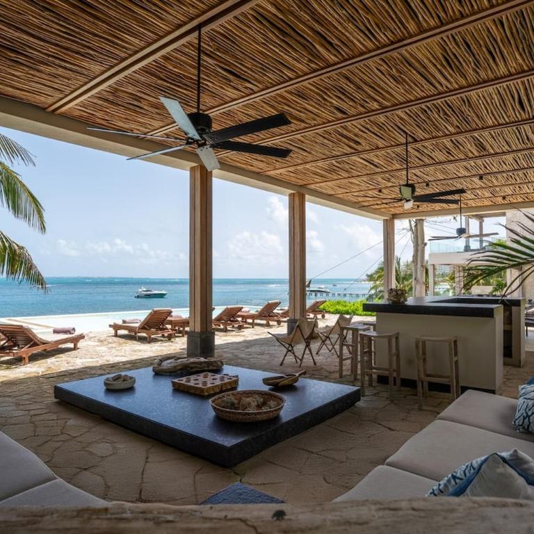 Luxury Beachfront Villa with Infinity Pool - Villa - 25