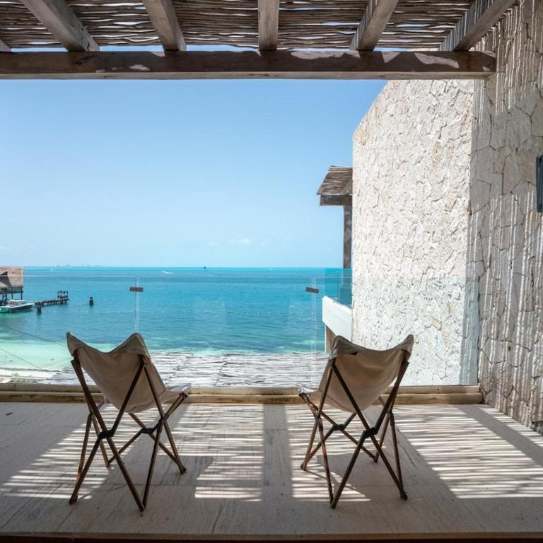 Luxury Beachfront Villa with Infinity Pool - Villa - 30