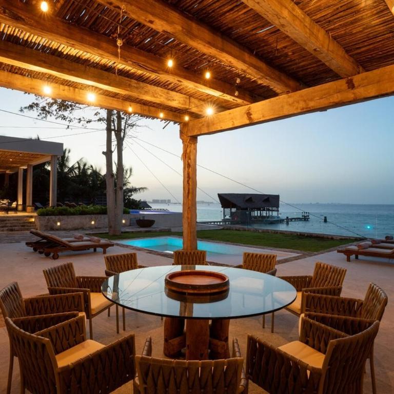 Luxury Beachfront Villa with Infinity Pool - Villa - 32