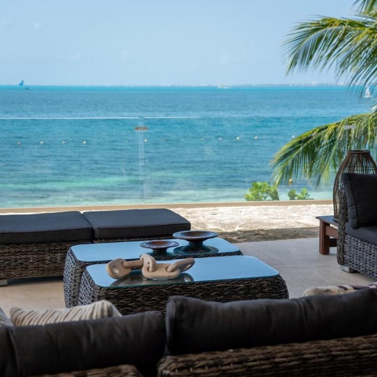 Luxury Beachfront Villa with Infinity Pool - Villa - 33