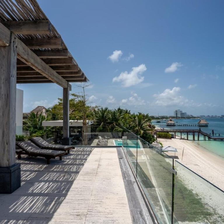 Luxury Beachfront Villa with Infinity Pool - Villa - 41