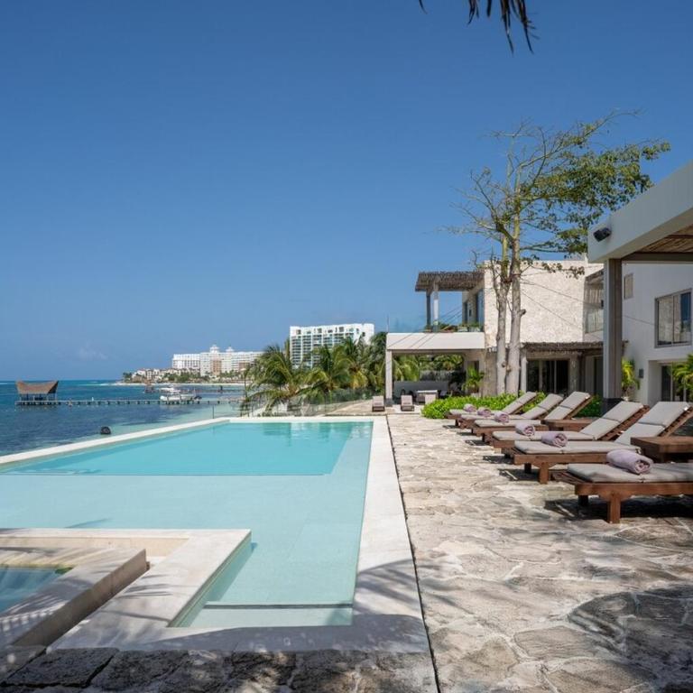 Luxury Beachfront Villa with Infinity Pool - Villa - 52