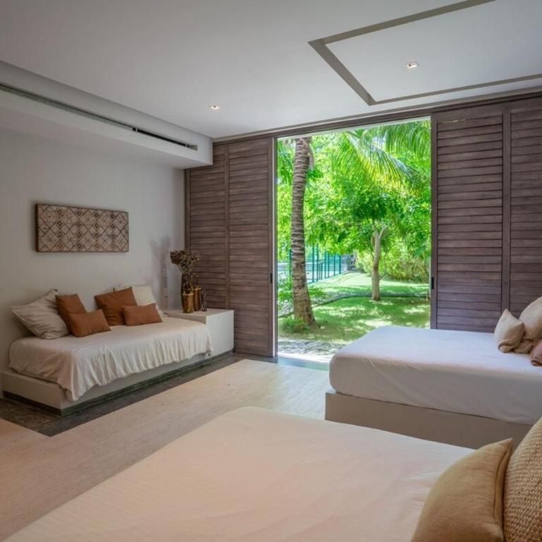 Luxury Beachfront Villa with Infinity Pool - Villa - 59