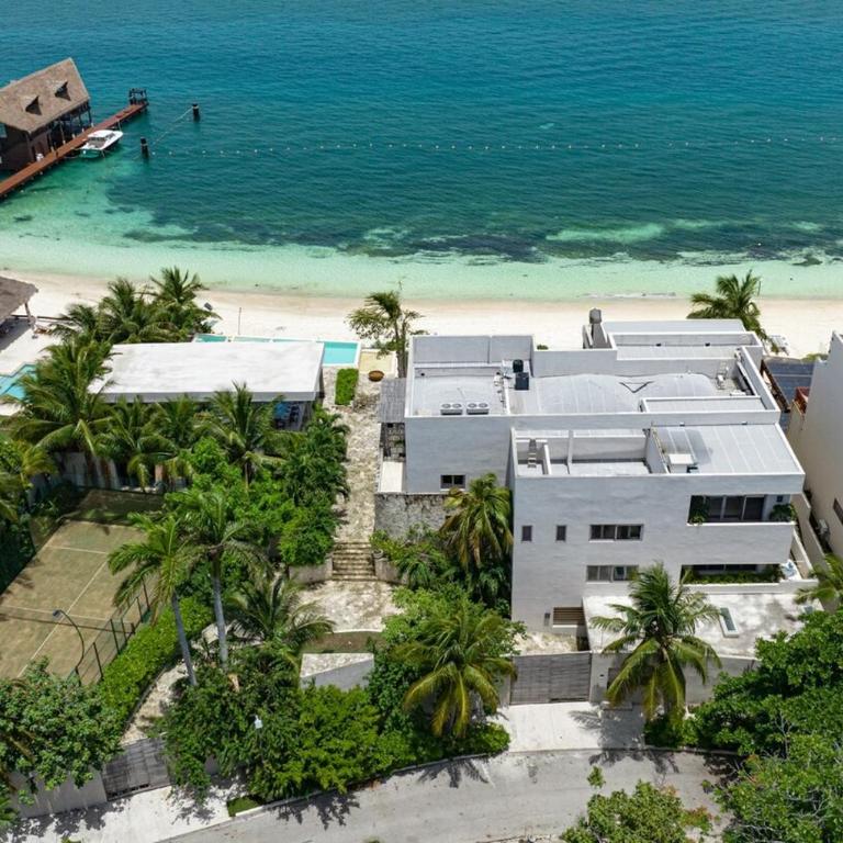 Luxury Beachfront Villa with Infinity Pool - Villa - 67