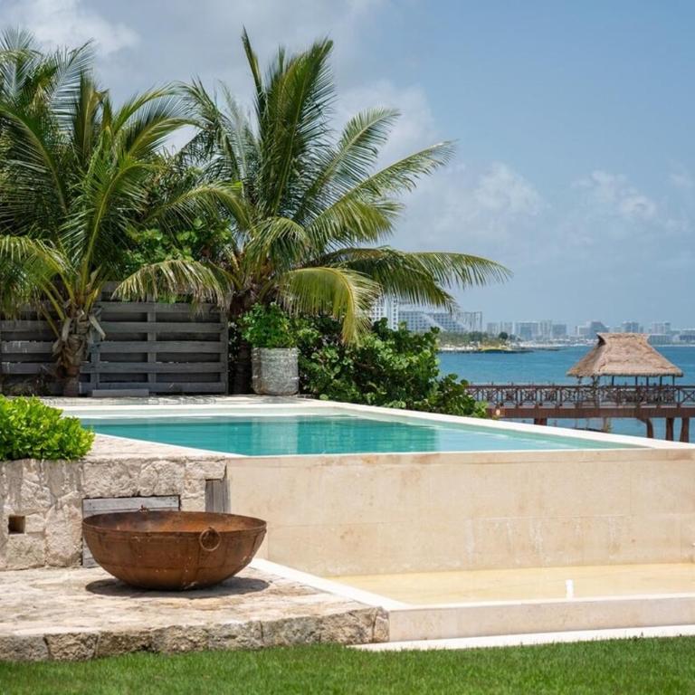 Luxury Beachfront Villa with Infinity Pool - Villa - 70
