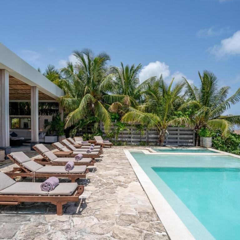 Luxury Beachfront Villa with Infinity Pool - Villa - 79