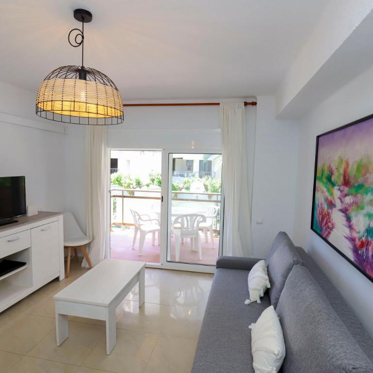 DIFFERENTFLATS Dms - Two-Bedroom Deluxe Apartment with Balcony - 12