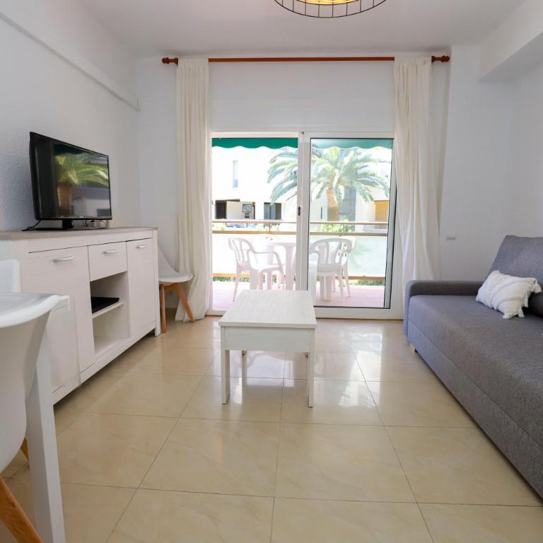 DIFFERENTFLATS Dms - Two-Bedroom Deluxe Apartment with Balcony - 10