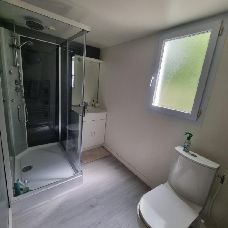 Les Chalets de SAUMUR, Piscine & Parc boisé, 100m du CadreNoir - Chalet 3 Chambres - 29