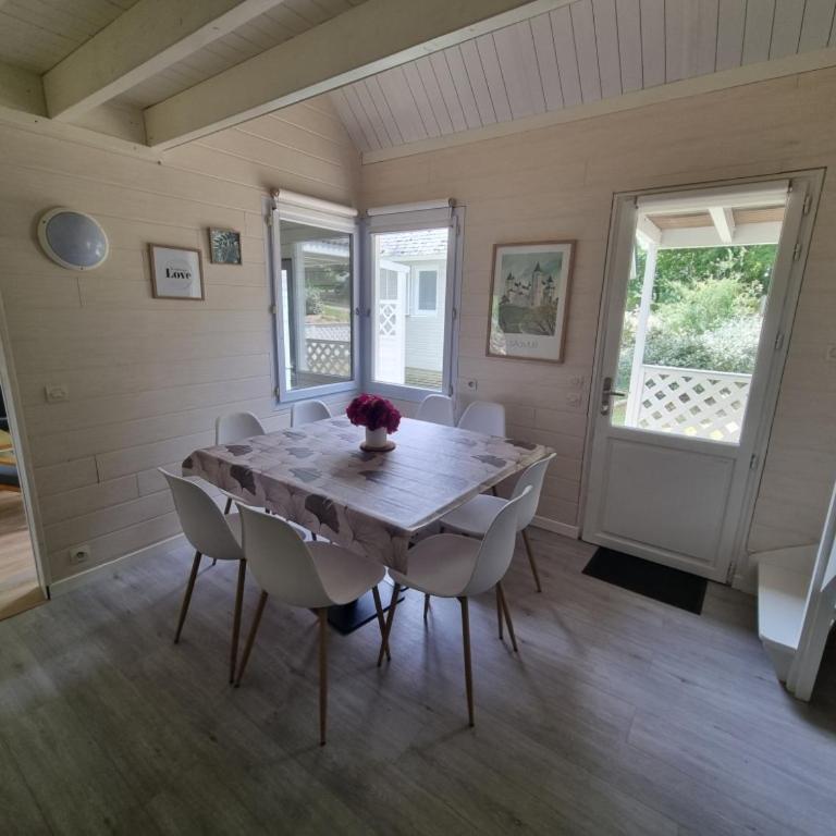 Les Chalets de SAUMUR, Piscine & Parc boisé, 100m du CadreNoir - Chalet 3 Chambres - 30