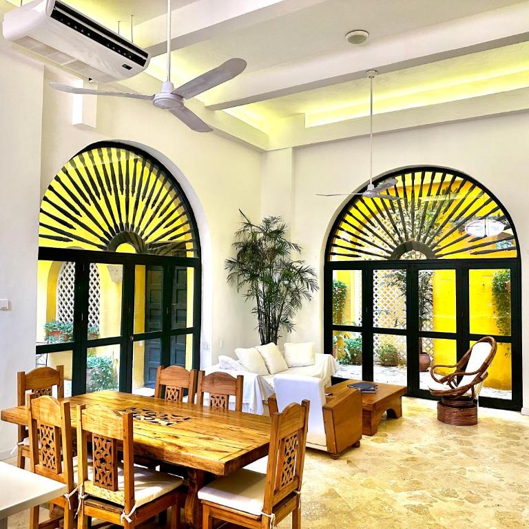 Walled City 2 Private Patios, Rooftop With Pool - Apartamento de 2 dormitorios - 1
