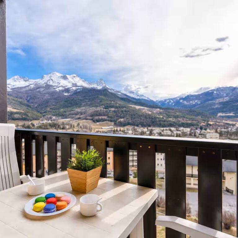 Esprit Montagne - Vue - Balcon - Parking - Two-Bedroom Apartment - 12