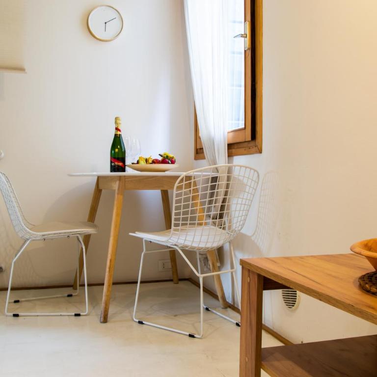 Welc-oM Casa Anna - Appartamento con 2 Camere da Letto - Via Seminario, 8 - 13