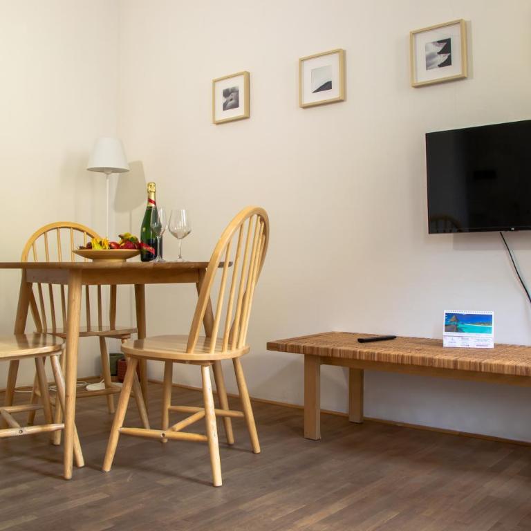 Welc-oM Casa Anna - Appartamento con 2 Camere da Letto - Via Seminario, 8 - 16
