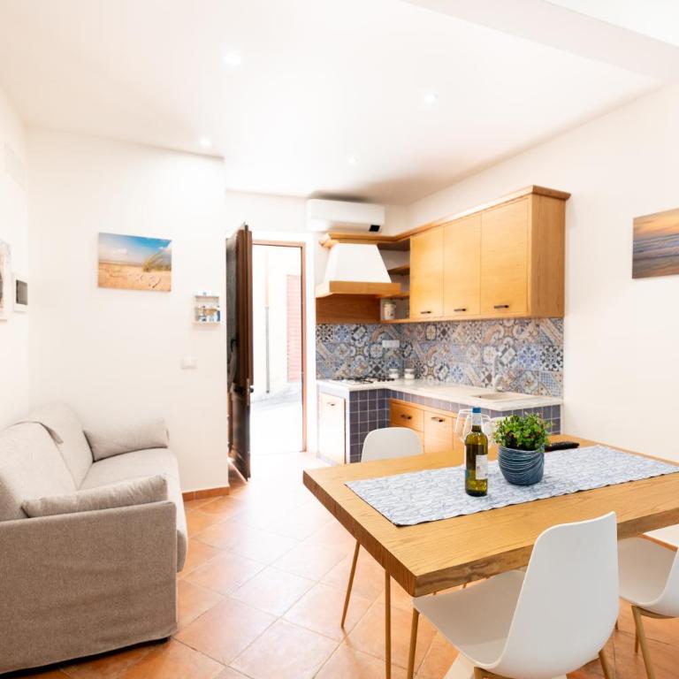 Casa Liotta - Family Room - 4