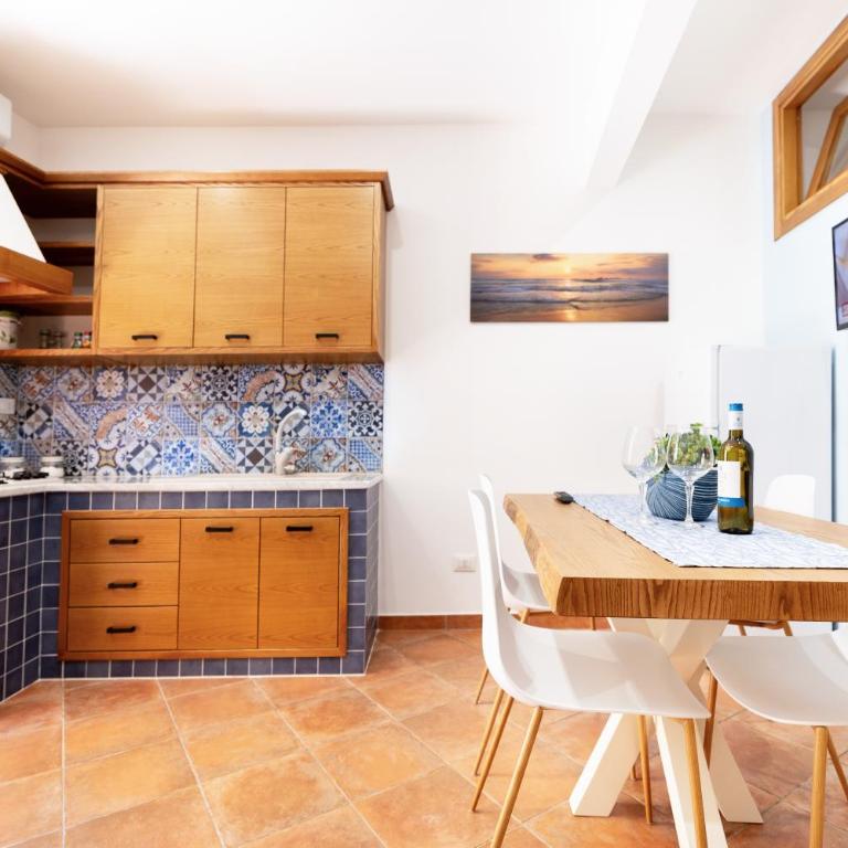 Casa Liotta - Family Room - 18