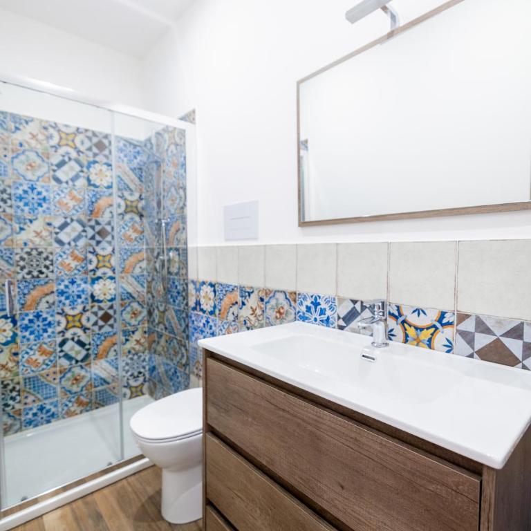 Casa Liotta - Family Room - 35