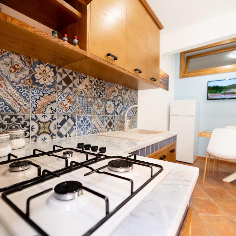 Casa Liotta - Family Room - 14