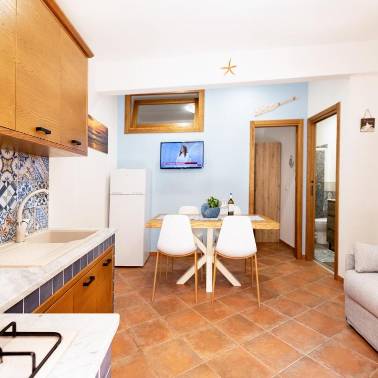 Casa Liotta - Family Room - 1