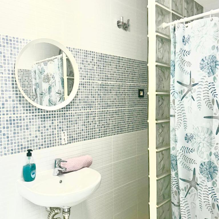 Málaga Centro Hostel - Habitación Doble con baño privado - 4