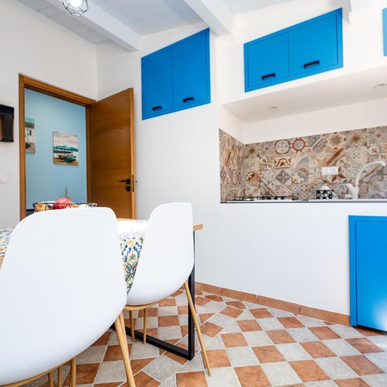 Casa Liotta - Standard Family Room - 12