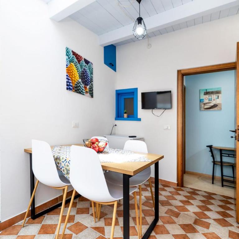 Casa Liotta - Standard Family Room - 16