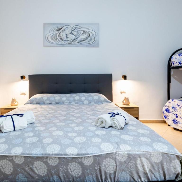 Casa Liotta - Standard Family Room - 18