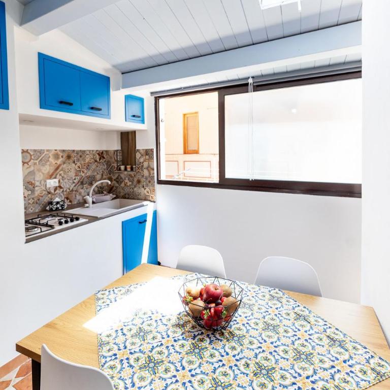 Casa Liotta - Standard Family Room - 24