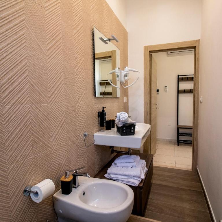La Locanda Apartment - Double Room with Private Bathroom - 4