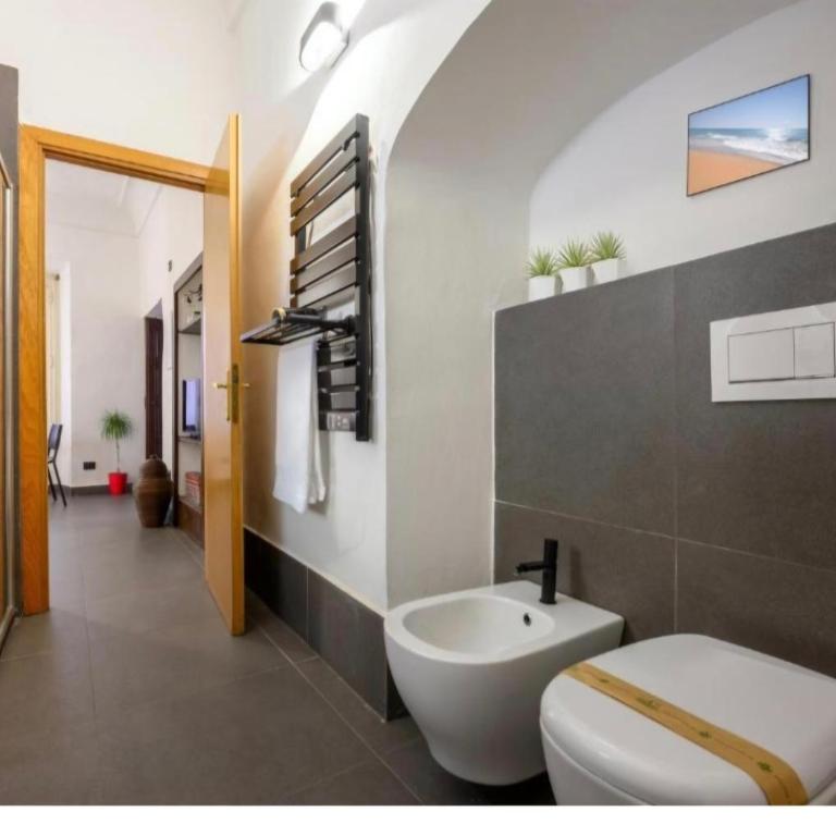 Sotto la Mansarda Apartament - Two-Bedroom Deluxe Apartment - 10