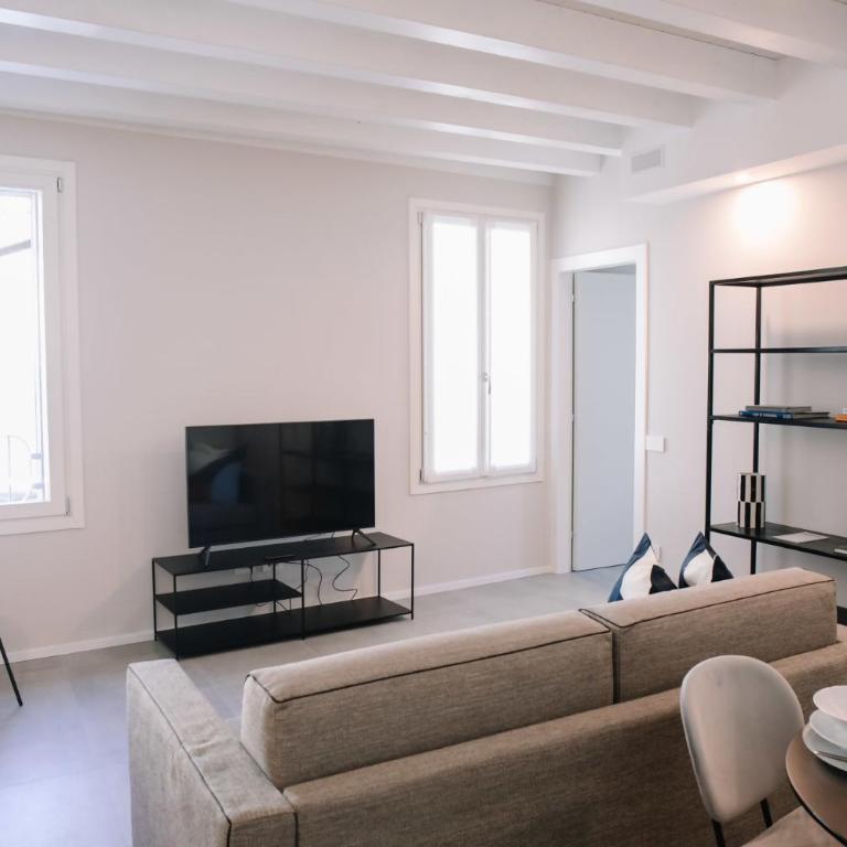 Elegant Beige Apartment - 5 Minutes from the Lake - Appartamento - 9