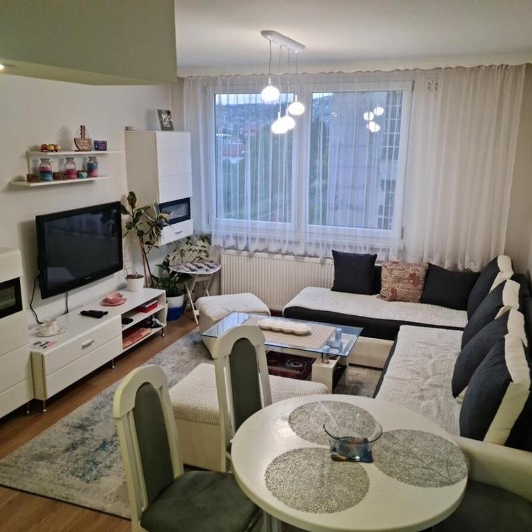 Fly home - One-Bedroom Apartment - 1