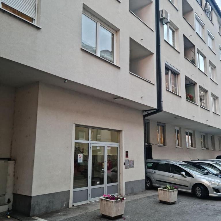 Fly home - One-Bedroom Apartment - 4