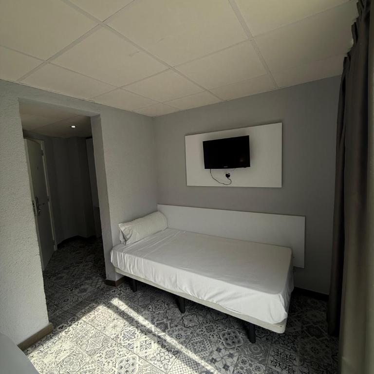 Hostal B and B Benidorm - Habitación Doble con balcón - 1 o 2 camas - 2