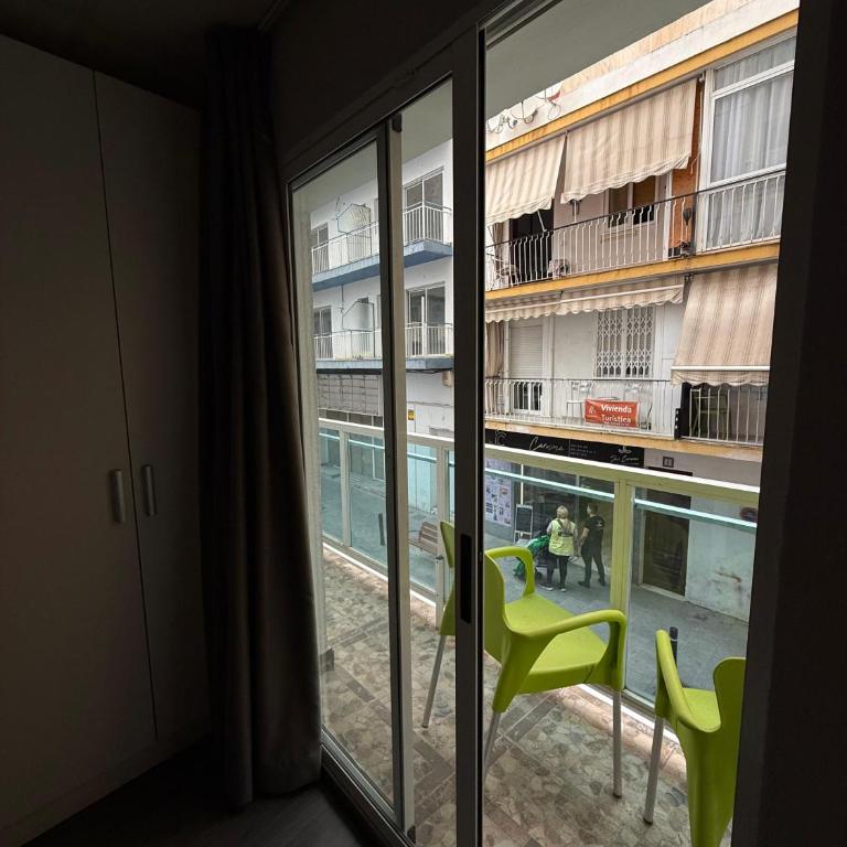 Hostal B and B Benidorm - Habitación Doble con balcón - 1 o 2 camas - 5