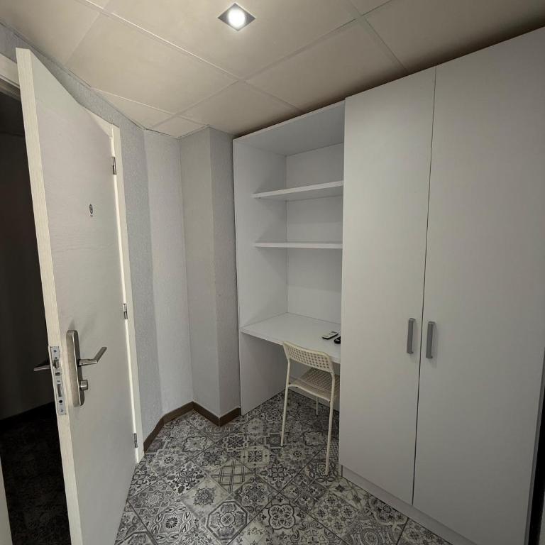 Hostal B and B Benidorm - Habitación Doble con balcón - 1 o 2 camas - 12