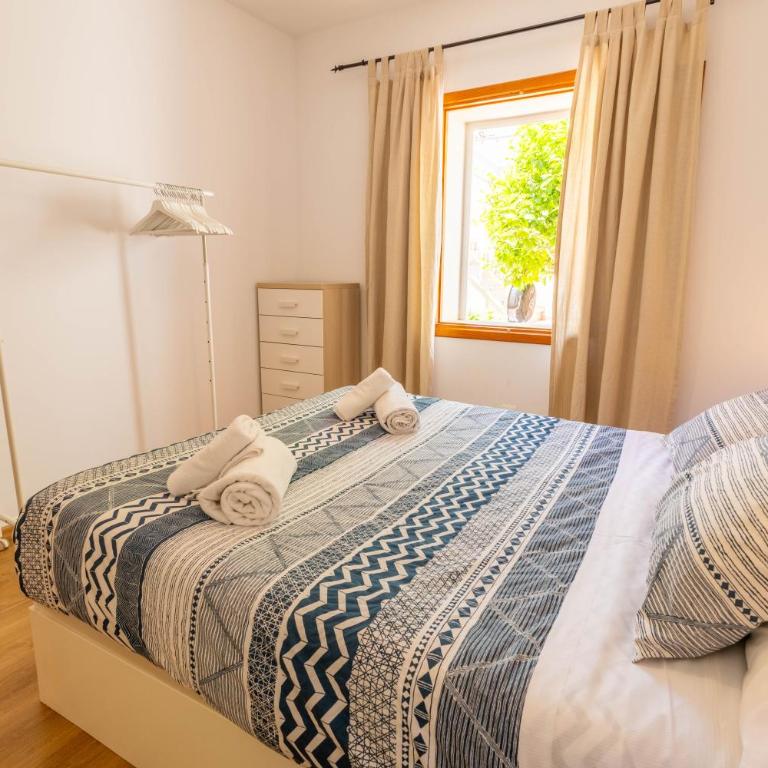 Casa Embat, a pocos metros de la playa - Three-Bedroom House - 12