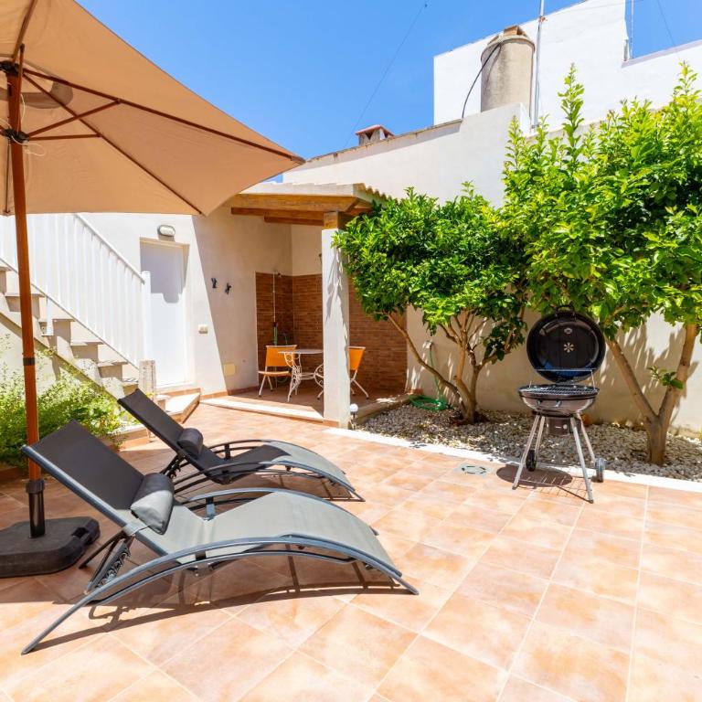 Casa Embat, a pocos metros de la playa - Three-Bedroom House - 7