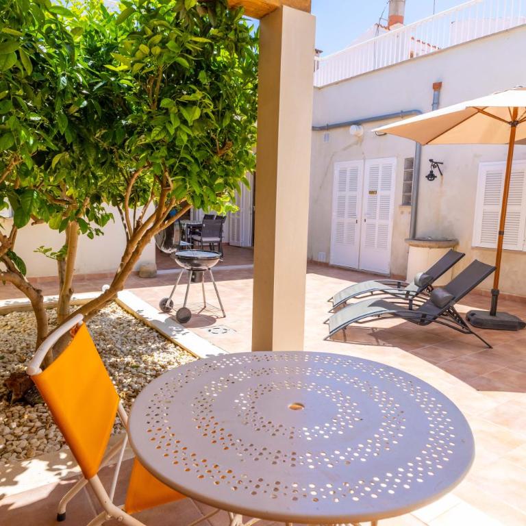 Casa Embat, a pocos metros de la playa - Three-Bedroom House - 17