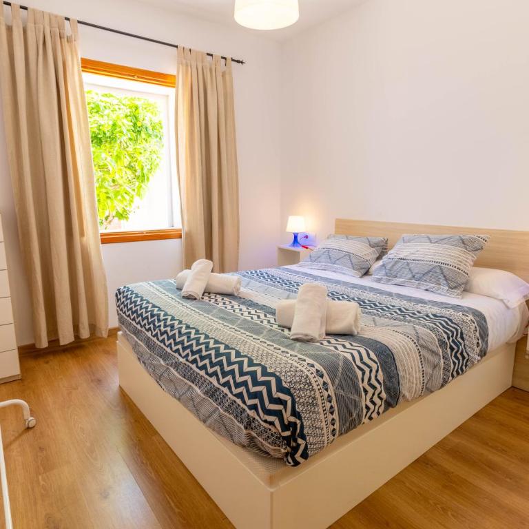 Casa Embat, a pocos metros de la playa - Three-Bedroom House - 3