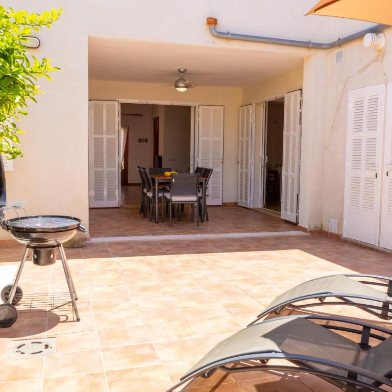 Casa Embat, a pocos metros de la playa - Three-Bedroom House - 14