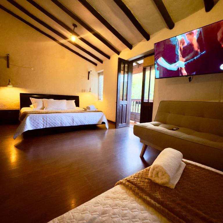 Hostal Boutique Nariño Plaza - Habitación Familiar con balcón - 2