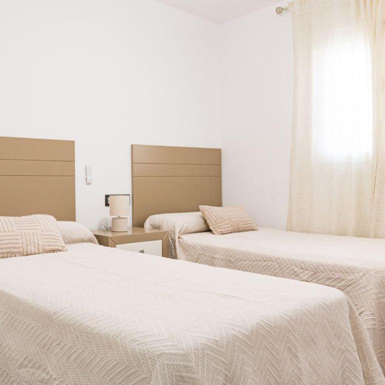 Villa Nueva Cascada - Casa Rustica "Tu Casa En Conil" - Casa Unifamiliar de 3 dormitorios - 40