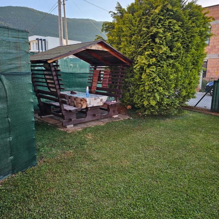 Ilidža فله مع حديقة - Villa - 11