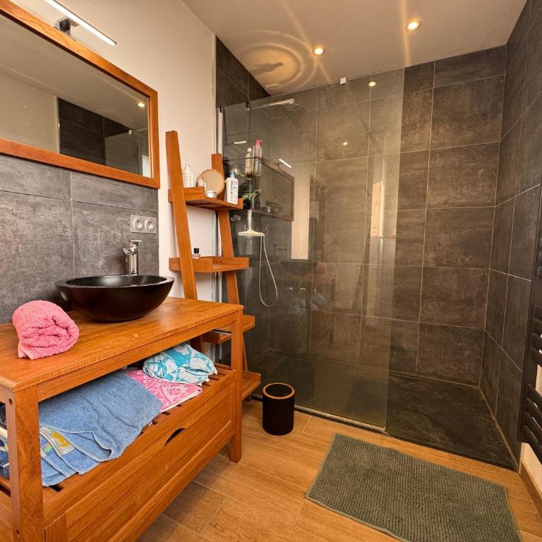 LUrbanMans - 6pers - Circuit Bugatti - Wi-fi - Three-Bedroom Vacation Home - 5